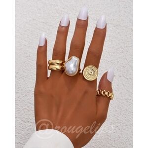 Set of 4 Fashion Rings Gold Tone Faux Pearl